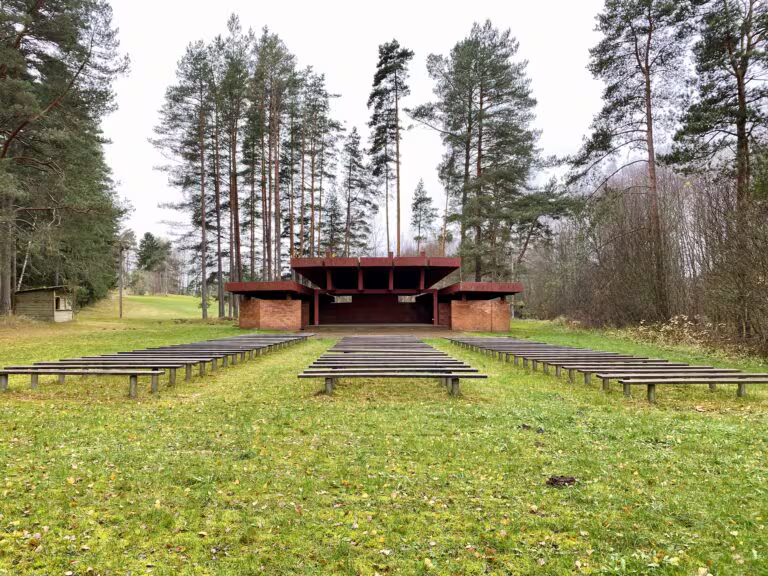 Pikasilla laululava